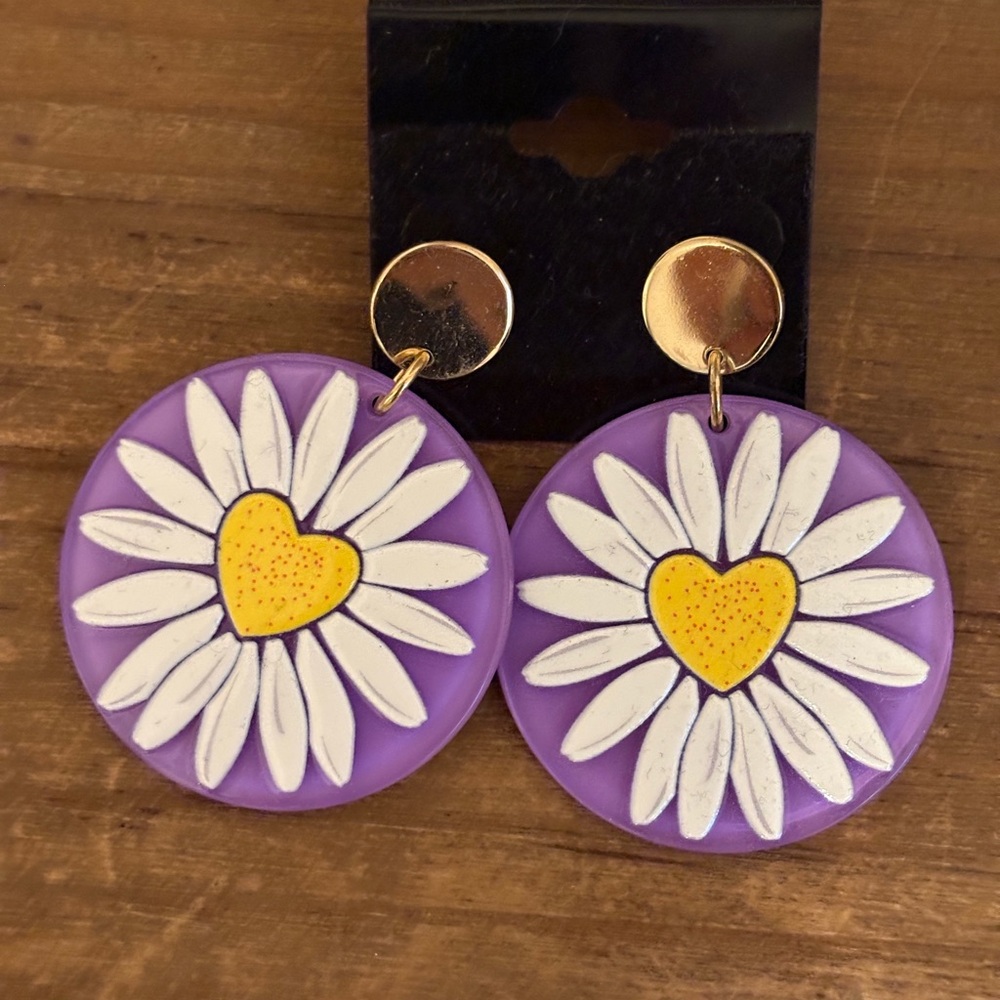 New Purple Daisy Earrings with Yellow Heart